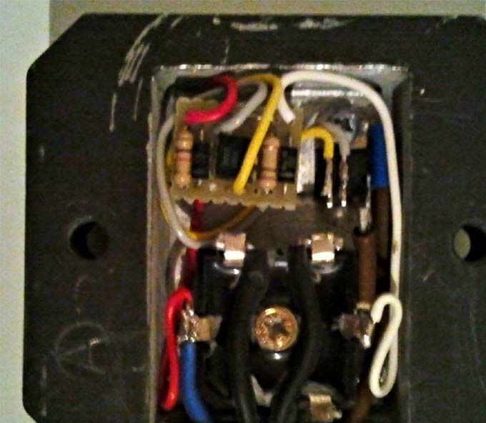 soluzione con raddrizzatore 3 fasi diverso e circuiti di regolazione a optoisolatore