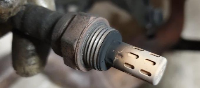 Sonda Lambda con la caratteristica colorazione di una combustione ottimale