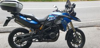 Risultato finale con la forcella (e plastiche) F800GS su F650GS Twin, esteticamente è sicuramente riuscito